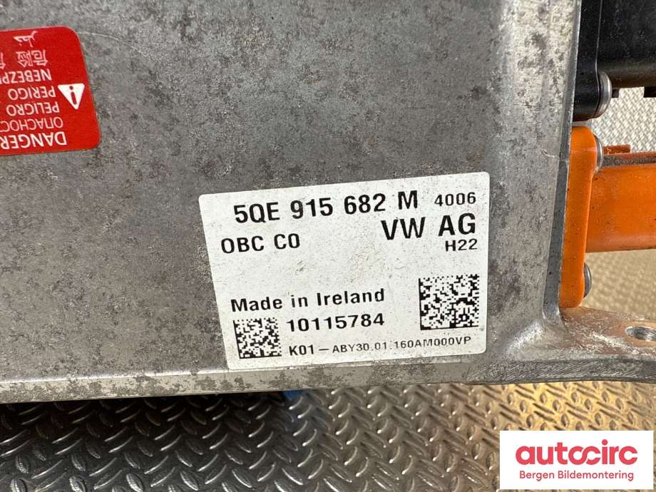 Batterilader (OBC - On Board Charger) til VW Passat 2015-2019 (Fase 1) (B8) (B8) (VOLKSWAGEN|5QE 915 682 M|)