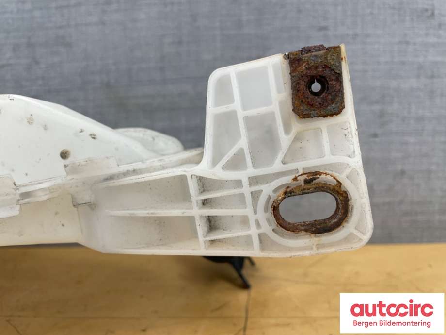 Spylertank til BMW 1-Serie 2011-2015 (Fase 1) (F20/F21) (F20/F21) (BMW|61 66 7 241 676|)