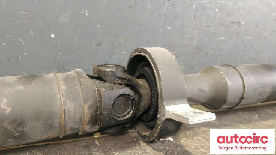 Mellomaksel til BMW 1-Serie 2011-2015 (Fase 1) (F20/F21) (F20/F21) (BMW|26 10 7 598 401|)