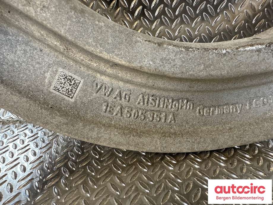 Bærebru høyre bak til VW ID.3 2020-->> (VOLKSWAGEN|1EA 505 323 C|1EA 505 323 B|)
