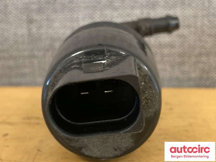 Spylerpumpe bak til BMW 1-Serie 2011-2015 (Fase 1) (F20/F21) (F20/F21) (BMW|67 12 7 302 588||67.12-7 310 147-01)