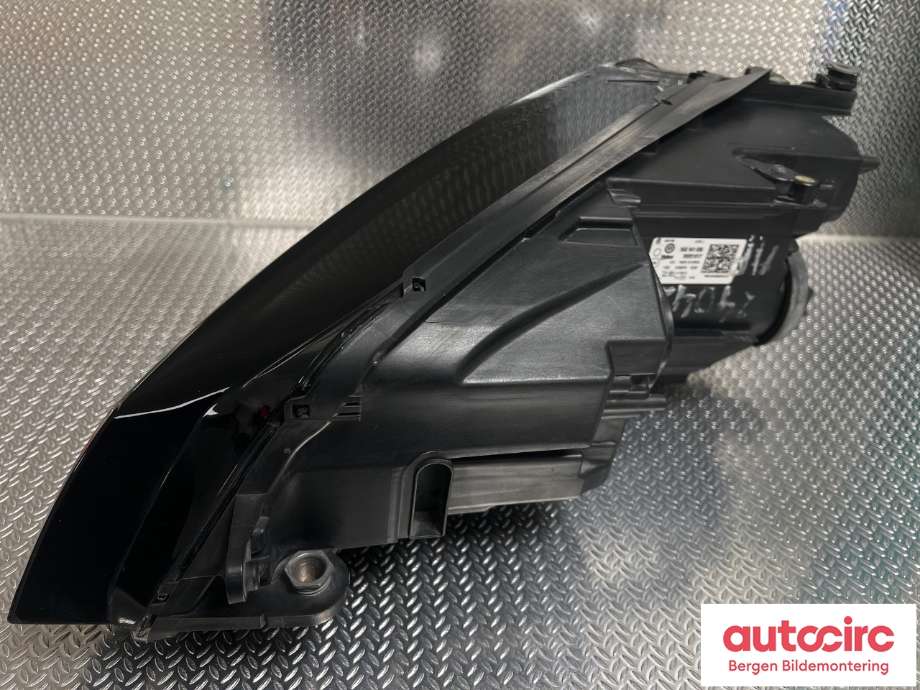 Frontlykt høyre halogen til VW e-Golf 2014-2017 (Fase 1)  (VOLKSWAGEN|5GE 941 774|)