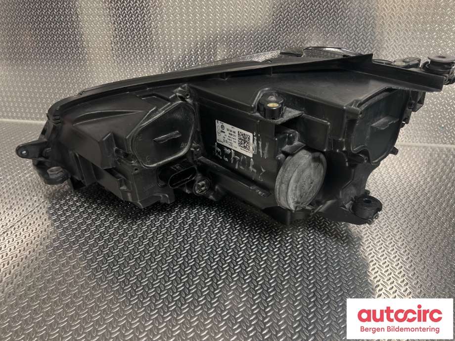 Frontlykt høyre halogen til VW e-Golf 2014-2017 (Fase 1)  (VOLKSWAGEN|5GE 941 774|)