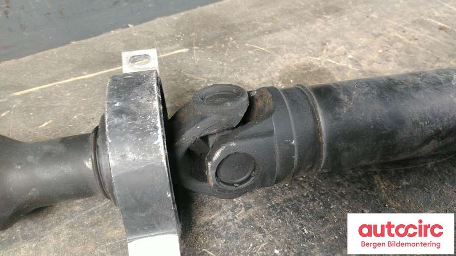 Mellomaksel til BMW X5 2007-2013 (E70) (E70) (BMW|26 10 7 564 396|)