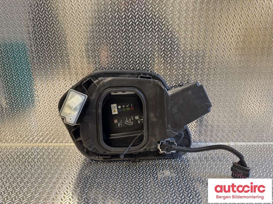 Batterilader inntak/luke til Peugeot 208 2019-->> (Type II)  (PEUGEOT|98 284 711 80|)