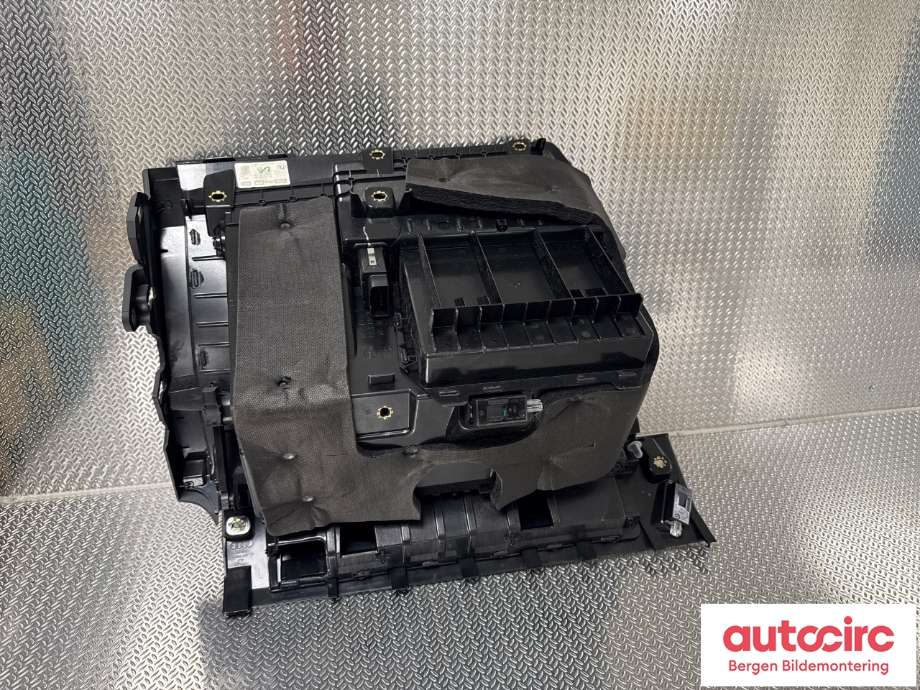 Hanskerom til Audi e-tron 2018-->>  (AUDI|4KL 857 035|)