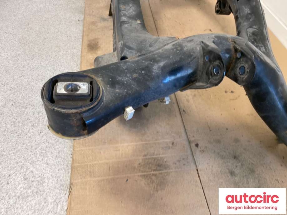 Travers bak til BMW 1-Serie 2011-2015 (Fase 1) (F20/F21) (F20/F21) (BMW|33 31 6 792 505|)