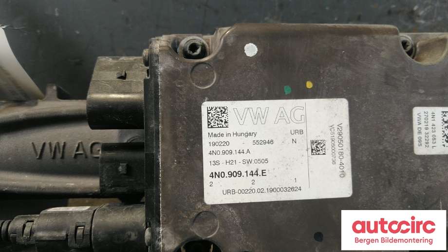 Tannstang elektrisk til Audi e-tron 2018-->> (AUDI|4N1 423 053 P|4N1 423 053 L|)