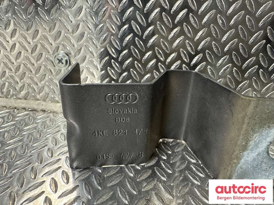 Diverse deler til Audi e-tron 2018-->>  (AUDI|4KE 821 471|)