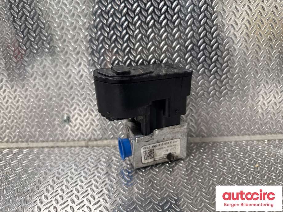 Varmeapparat diverse til Audi e-tron 2018-->>  (AUDI|4M0 816 682 E|)