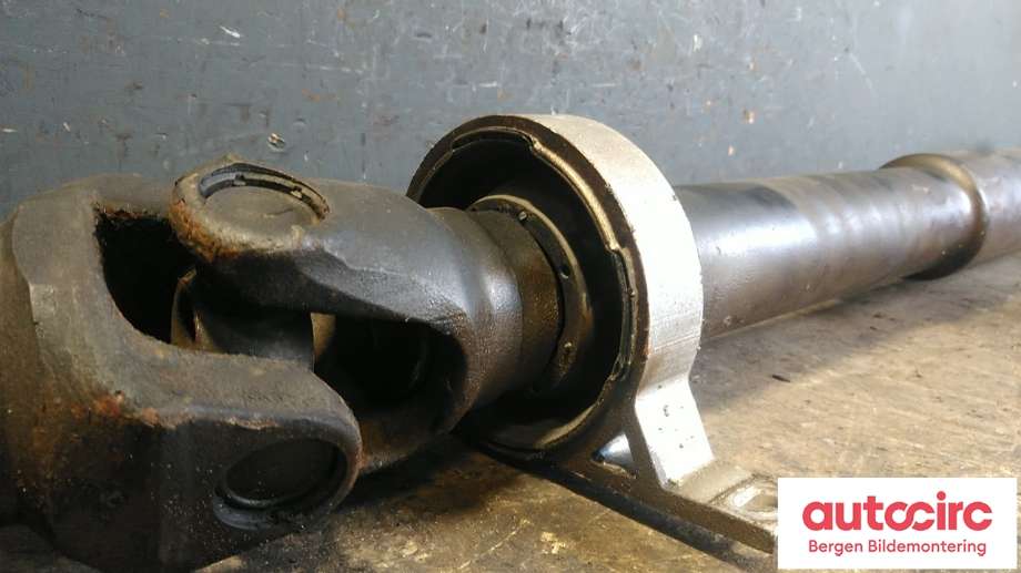 Mellomaksel til BMW 5-Serie 2003-2010 (E60/E61) (E60/E61) (BMW|26 10 7 534 632|)