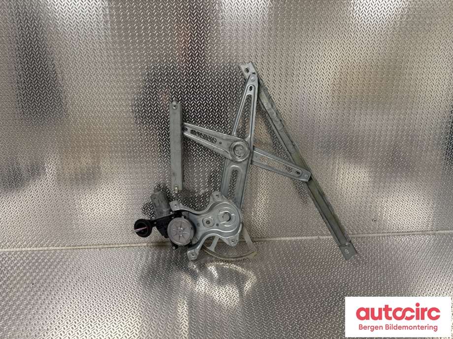 Ruteheis til Toyota Yaris 2012-2014 (Type III, Fase 1)  (TOYOTA|698100D300|)