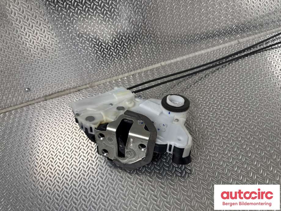Låsekasse høyre til Toyota Yaris 2012-2014 (Type III, Fase 1)  (TOYOTA|690300D320|)