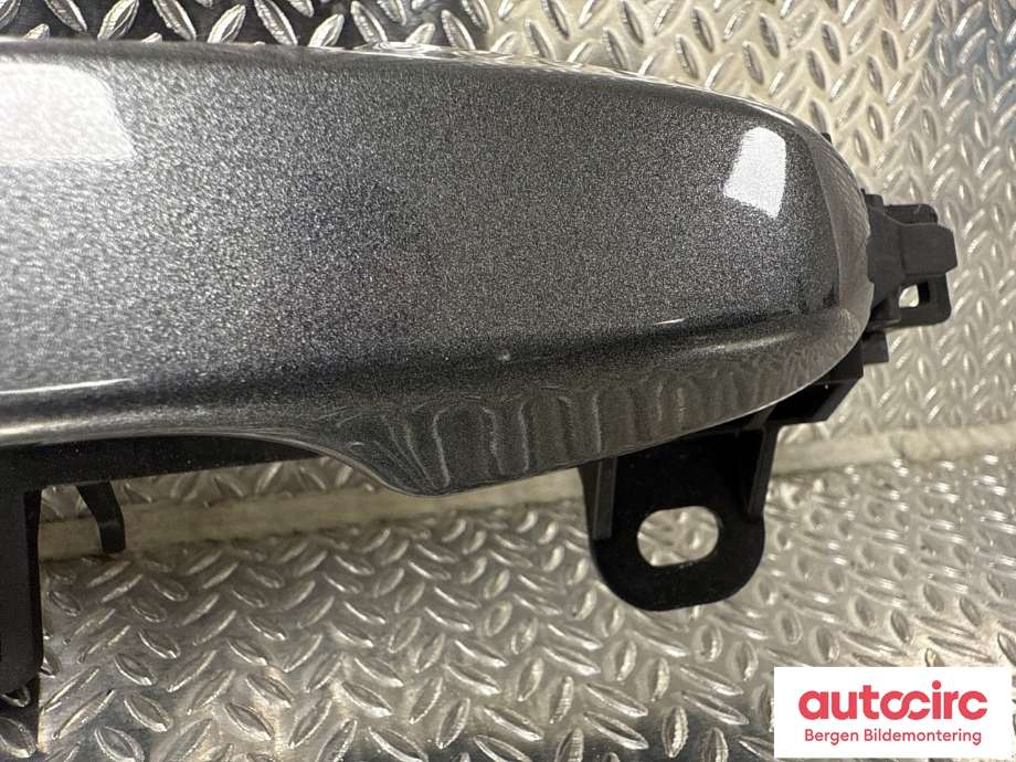 Dørhåndtak utv høyre til Toyota Yaris 2012-2014 (Type III, Fase 1)  (TOYOTA|692110D904|)