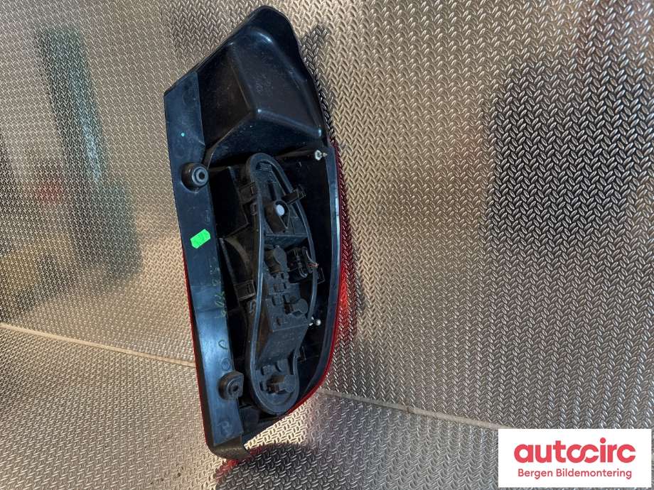 Baklykt venstre til Mitsubishi Colt 2009-2013 (Type VII, Fase 2)  (MITSUBISHI|8330A701|)