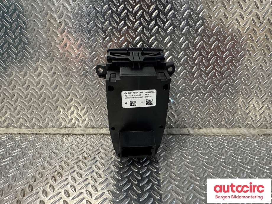 Bryter elektrisk håndbrekk/parkbrems til BMW 5-Serie 2010-2017 (F10/F11) (F10/F11) (BMW|61 31 9 877 889|)