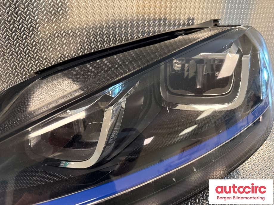 Frontlykt venstre halogen til VW e-Golf 2014-2017 (Fase 1)  (VOLKSWAGEN|5GE 941 773|)