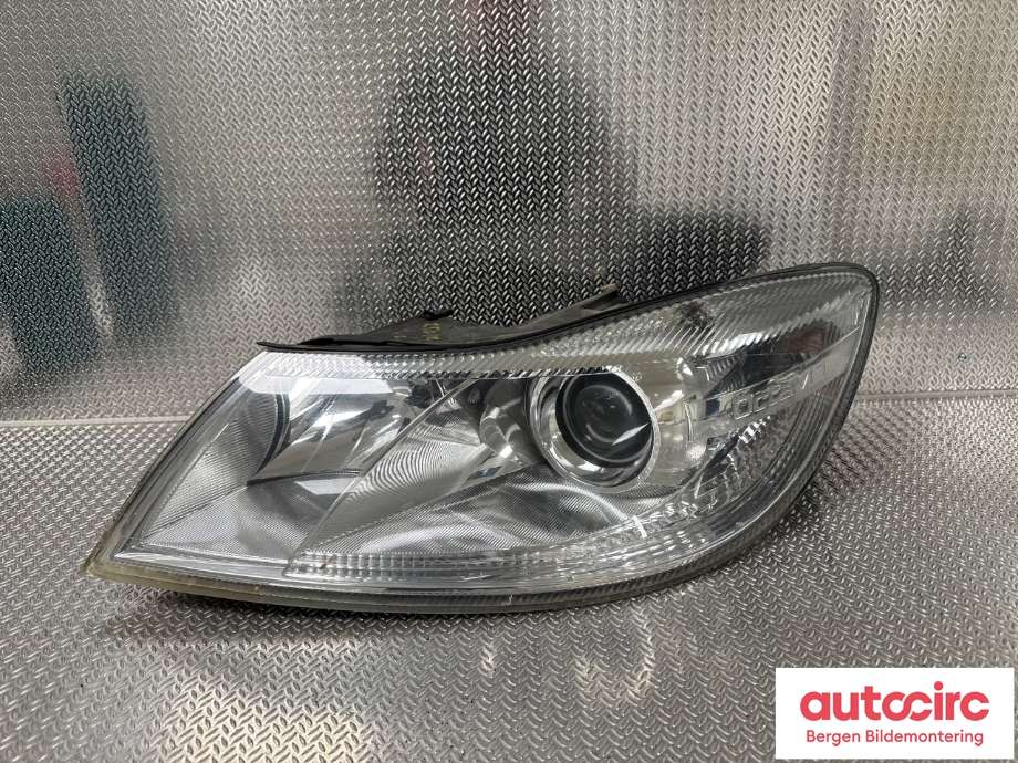 Frontlykt venstre halogen til Škoda Octavia 2009-2013 (Type II, Fase 2) (SKODA|1Z1 941 017 S|)