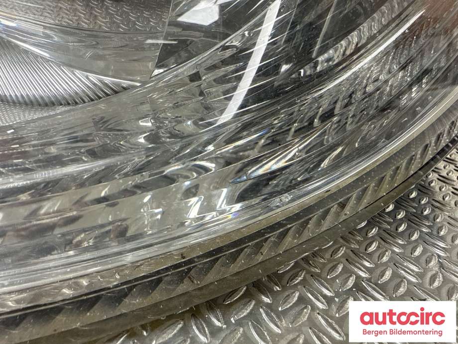 Frontlykt venstre halogen til Škoda Octavia 2009-2013 (Type II, Fase 2) (SKODA|1Z1 941 017 S|)