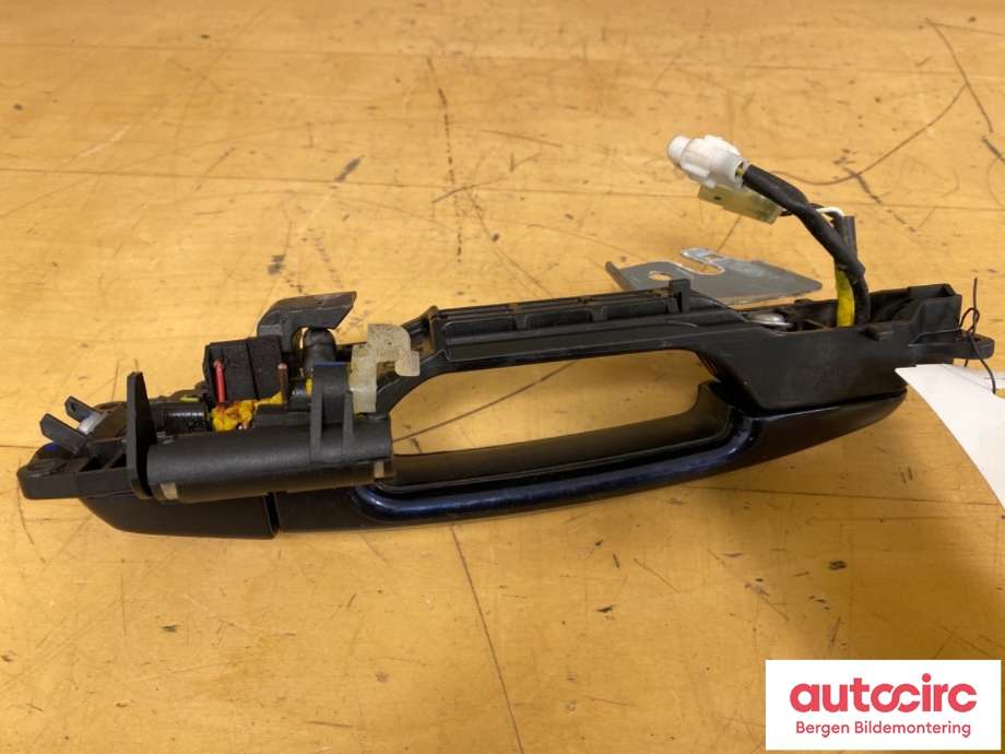 Dørhåndtak utv høyre foran til Suzuki SX4 S-CROSS 2013-->> (Type II)  (SUZUKI|82810-57810-ZQ4|82811-63J10|)