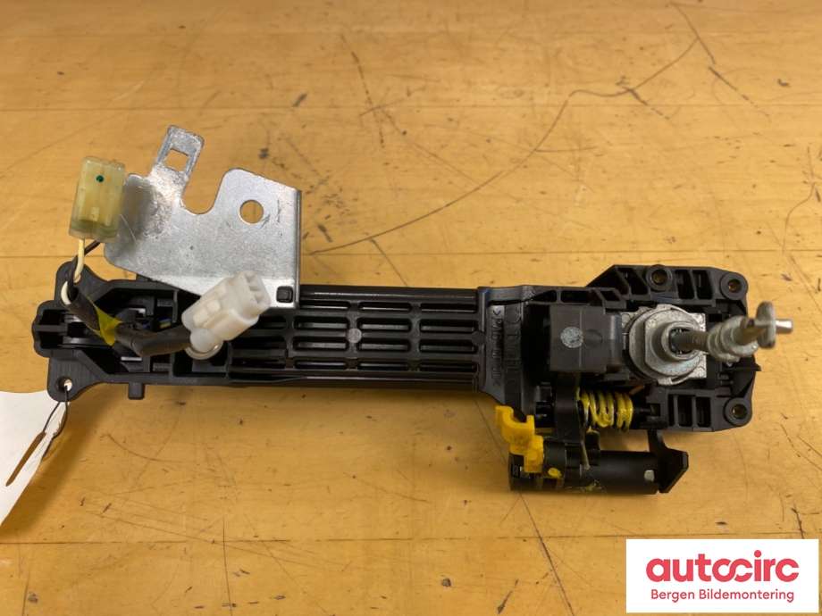 Dørhåndtak utv venstre foran til Suzuki SX4 S-CROSS 2013-->> (Type II)  (SUZUKI|82810-57810-ZQ4|82821-63J10|)