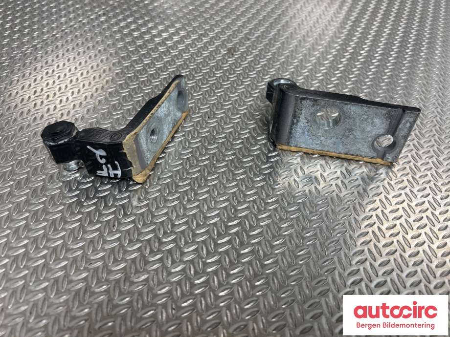 Hengsler til Volvo V60 / V60 CC 2018-->> (Type II)  (VOLVO|31662717||31662719)