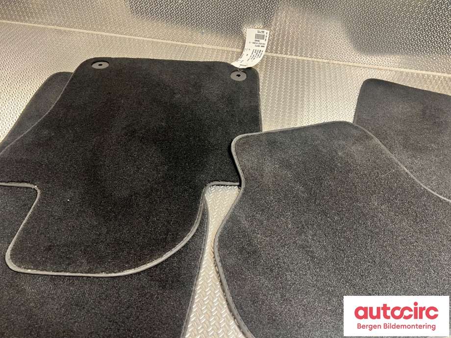 Innredning diverse til VW Golf VI 2008-2012  (VOLKSWAGEN|1K1 061 445|)