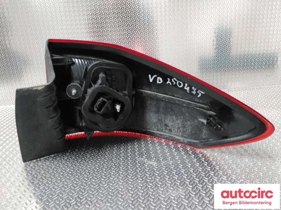 Baklykt venstre til Ford C-Max 2010-2015 (Type II, Fase 1)  (FORD|1767530|AM51-13405-BF|)