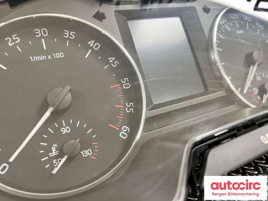 Speedometer til Škoda Octavia 2013-2016 (Type III, Fase 1) (SKODA|5E0 920 751|)
