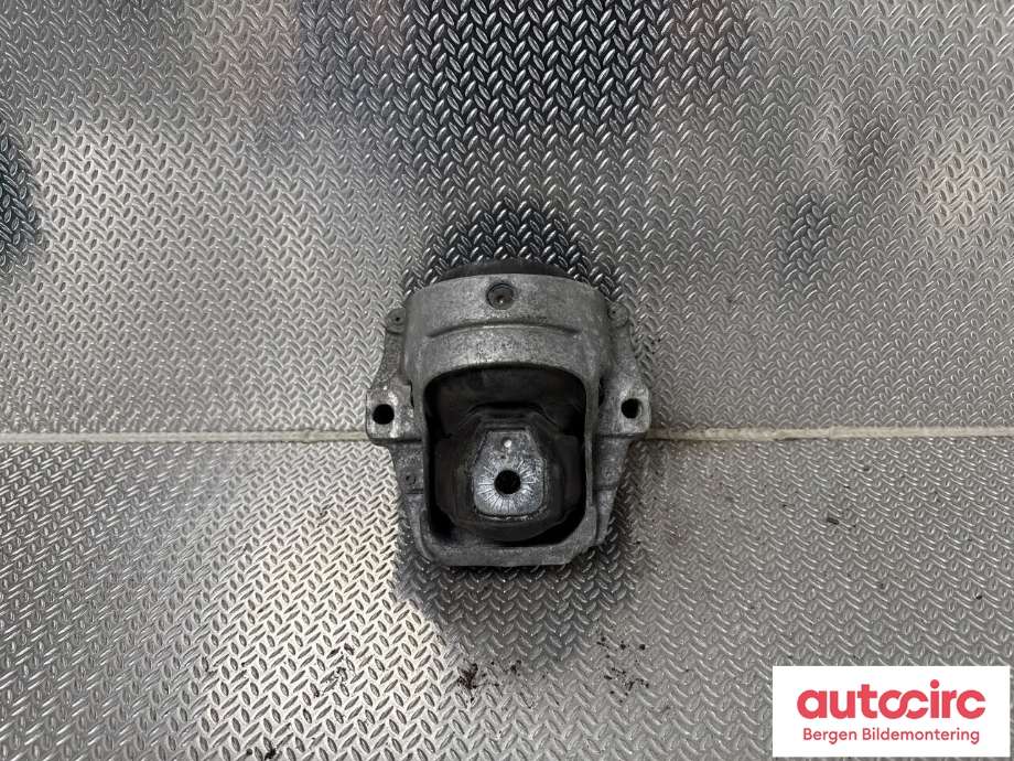 Motorfeste til Audi A4, Allroad 2009-2016 (Type I) (B8) (B8) (AUDI|8R0 199 381 AN|8R0 199 381 AJ|)
