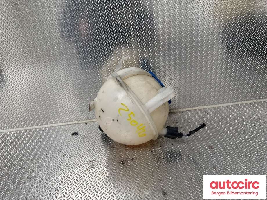 Ekspansjonstank til VW Golf VI 2008-2012  (VOLKSWAGEN|1K0 121 407 F|1K0 121 407 A|)