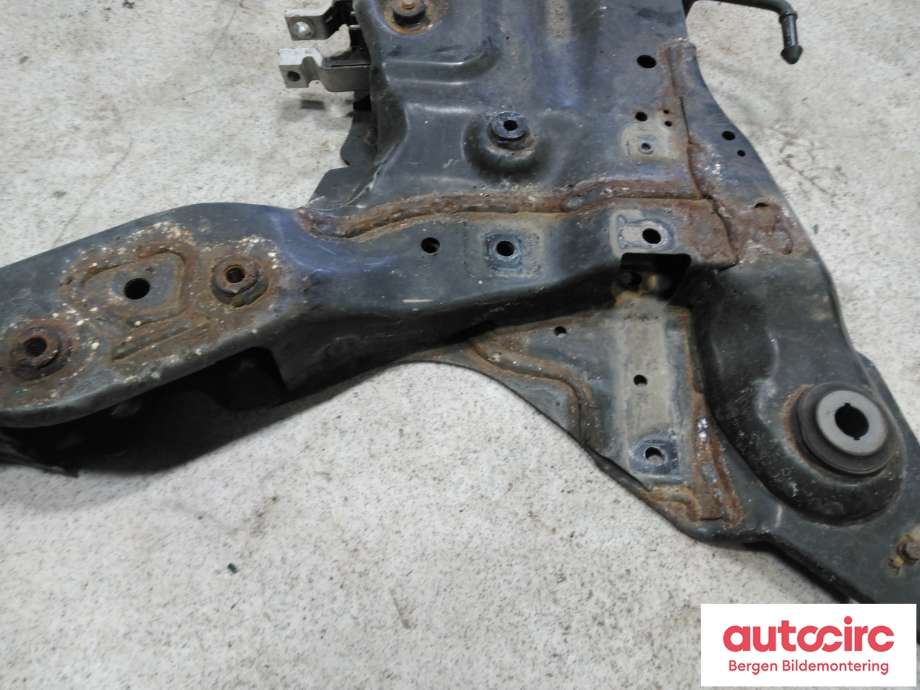 Travers foran hoved til Volvo V60 / V60 CC 2018-->> (Type II)  (VOLVO|32381810|)