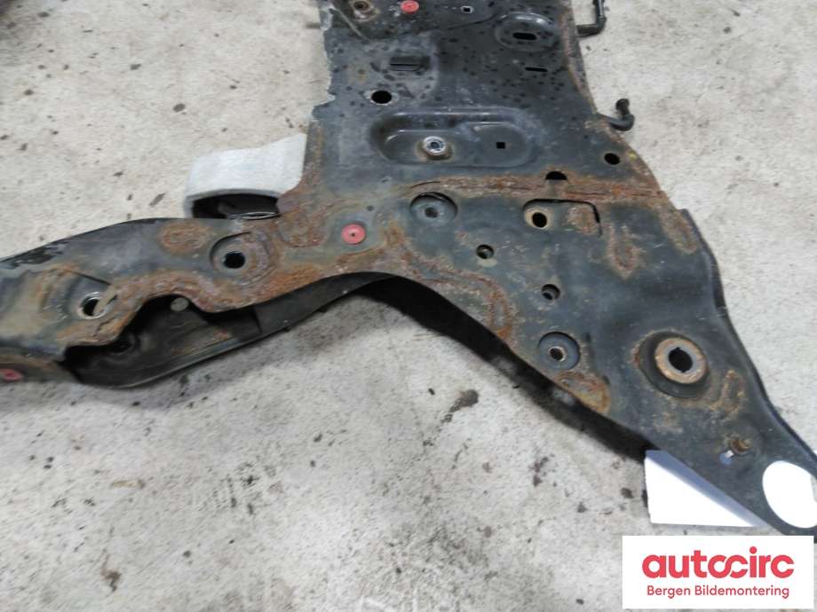 Travers foran hoved til Volvo V60 / V60 CC 2018-->> (Type II)  (VOLVO|32381810|)