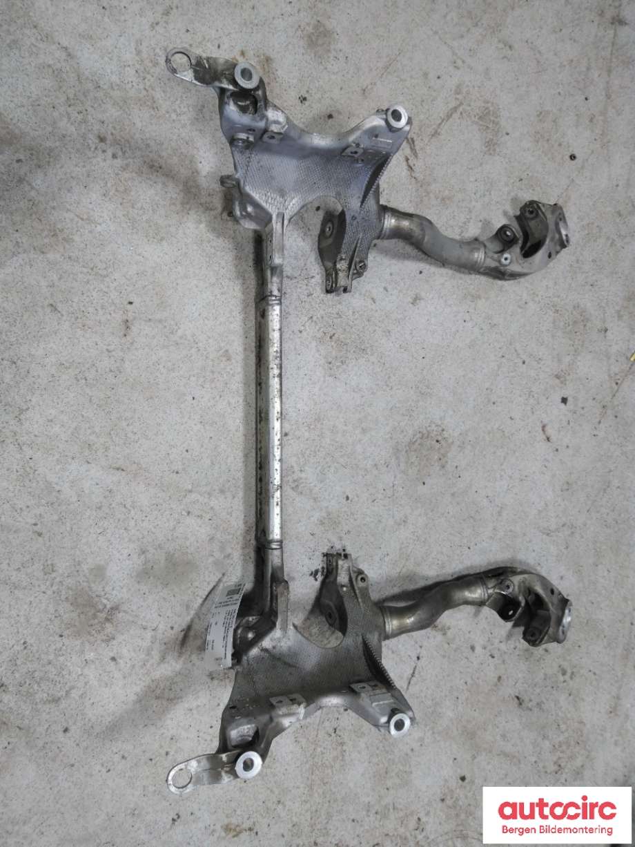 Travers foran hoved til Audi A4, Allroad 2009-2016 (Type I) (B8) (B8) (AUDI|8K0 399 315 G|)