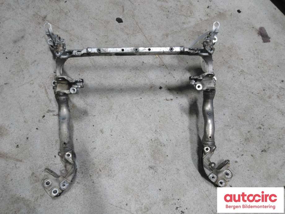 Travers foran hoved til Audi A4, Allroad 2009-2016 (Type I) (B8) (B8) (AUDI|8K0 399 315 G|)