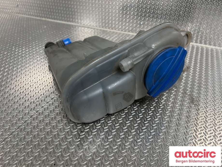 Ekspansjonstank til Audi Q5 2012-2017 (Type I, Fase 2) (AUDI|8K0 121 403 Q|)
