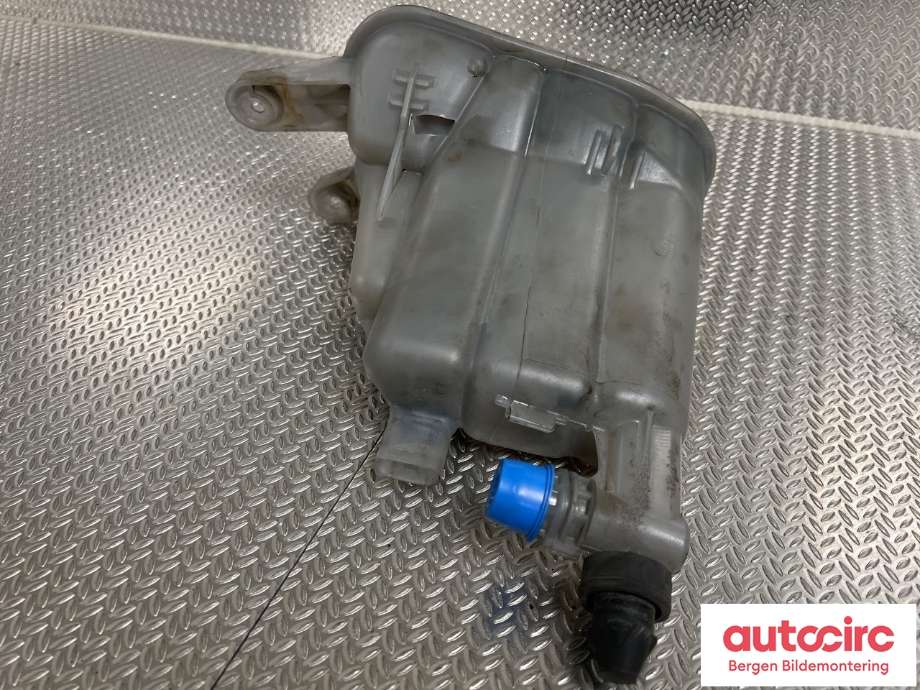 Ekspansjonstank til Audi Q5 2012-2017 (Type I, Fase 2) (AUDI|8K0 121 403 Q|)