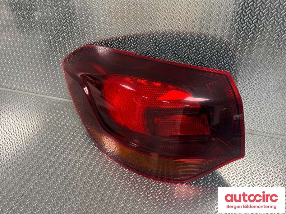 Baklykt venstre til Opel Astra J 2010-2015  (OPEL|13314052|)