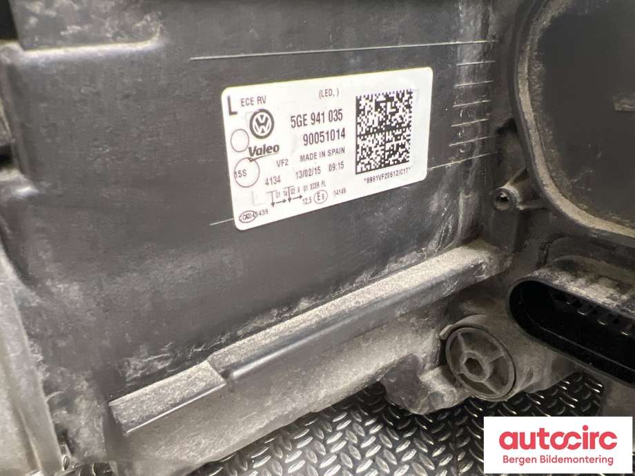 Frontlykt venstre halogen til VW e-Golf 2014-2017 (Fase 1)  (VOLKSWAGEN|5GE 941 773|)