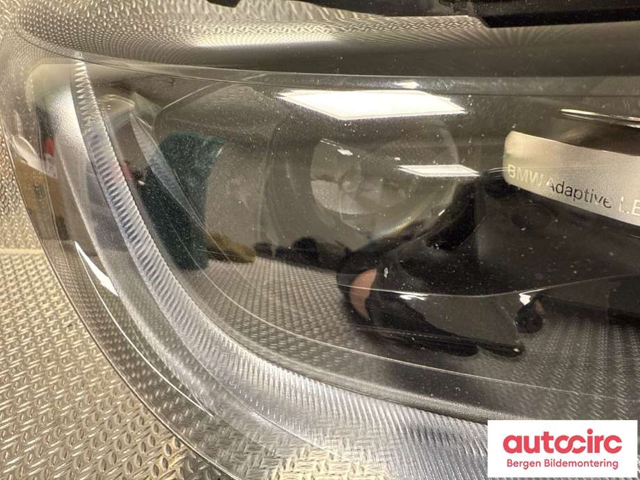 Frontlykt høyre halogen til BMW i3 2013-2022  (BMW|63 11 7 381 900|)