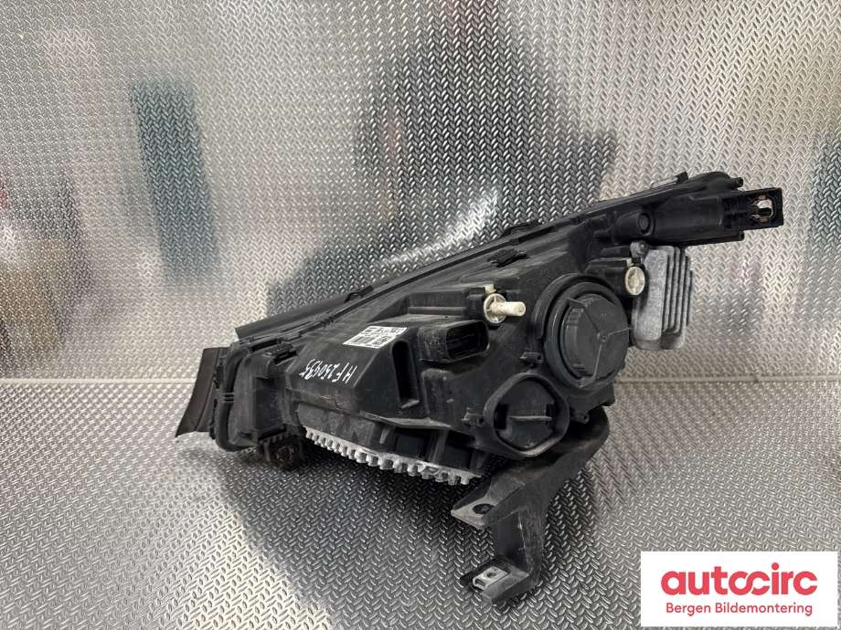 Frontlykt høyre halogen til BMW i3 2013-2022  (BMW|63 11 7 381 900|)