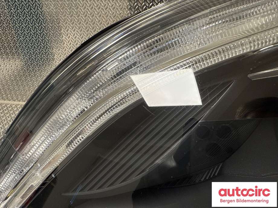 Frontlykt venstre halogen til Mercedes B-Klasse 2011-2018 (W246) (W246) (MERCEDES|A 246 820 01 39|)