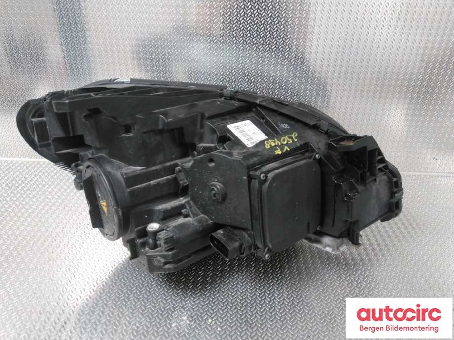 Frontlykt venstre halogen til Mercedes B-Klasse 2011-2018 (W246) (W246) (MERCEDES|A 246 820 01 39|)
