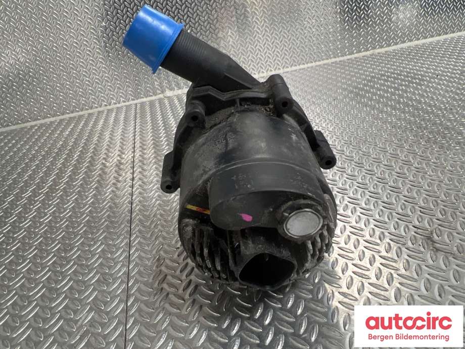 Vannpumpe til Mercedes B-Klasse 2011-2018 (W246) (W246) (MERCEDES|A 242 500 00 86|)