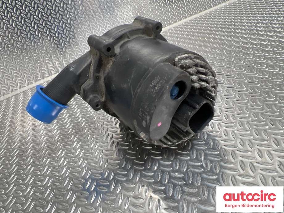 Vannpumpe til Mercedes B-Klasse 2011-2018 (W246) (W246) (MERCEDES|A 242 500 00 86|)