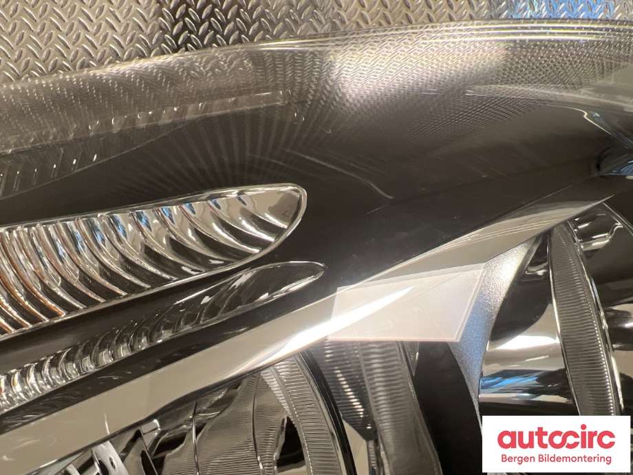 Frontlykt høyre halogen til Mercedes B-Klasse 2011-2018 (W246) (W246) (MERCEDES|A 246 820 02 61|)