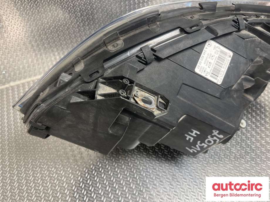 Frontlykt høyre halogen til Mercedes B-Klasse 2011-2018 (W246) (W246) (MERCEDES|A 246 820 02 61|)