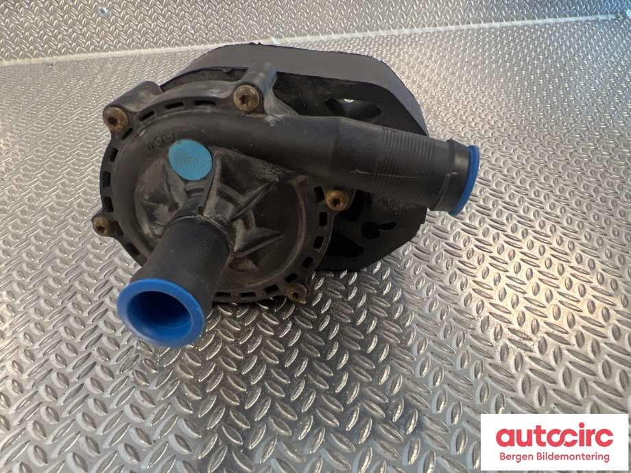 Vannpumpe til Mercedes B-Klasse 2011-2018 (W246) (W246) (MERCEDES|A 242 500 00 86|)