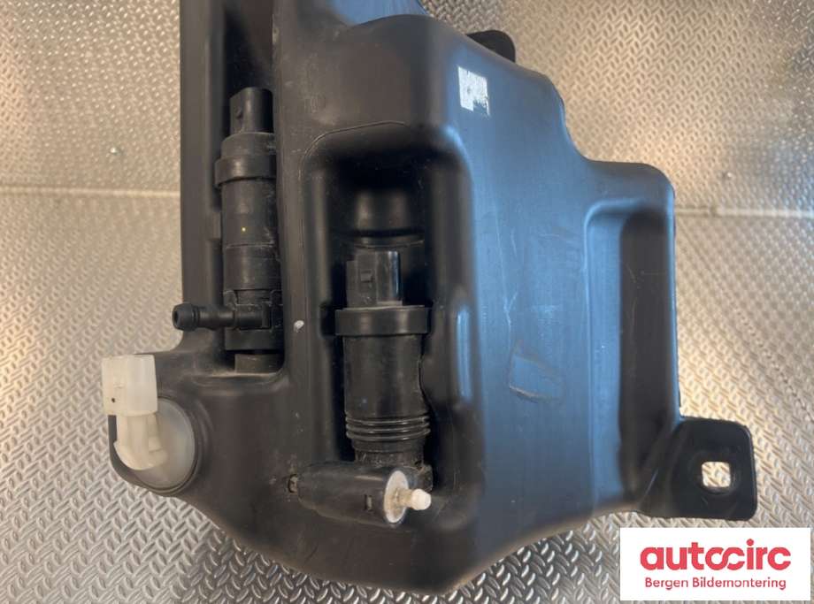 Spylertank til Mercedes B-Klasse 2011-2018 (W246) (W246) (MERCEDES|A 246 869 01 20|)