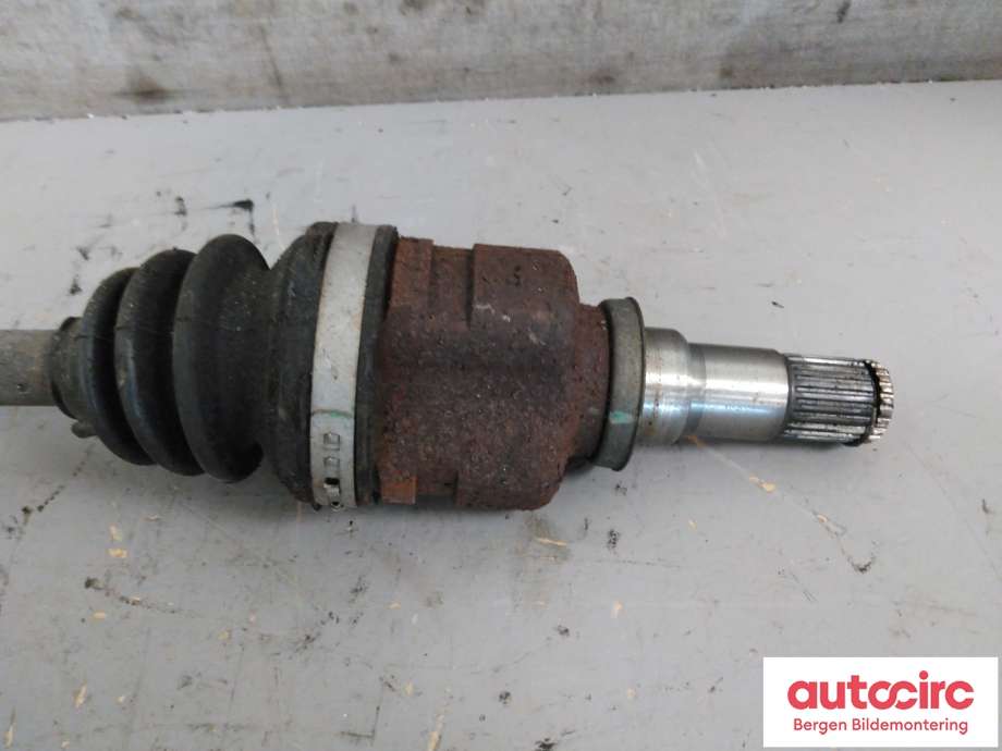Drivaksel venstre foran til Toyota Yaris 2012-2014 (Type III, Fase 1)  (TOYOTA|434200D322|)